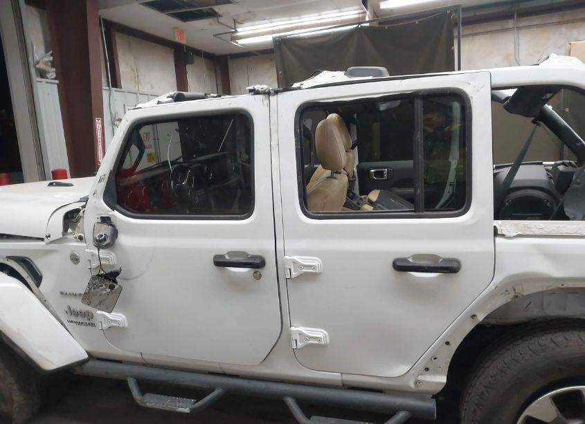 Photo 14 of 2018 Jeep Wrangler UNLIMITED SAHARA 4X4 (VIN 1C4HJXEG9JW209167)