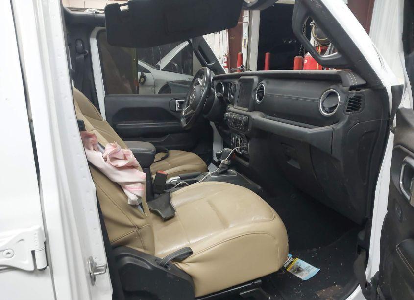 Photo 5 of 2018 Jeep Wrangler UNLIMITED SAHARA 4X4 (VIN 1C4HJXEG9JW209167)