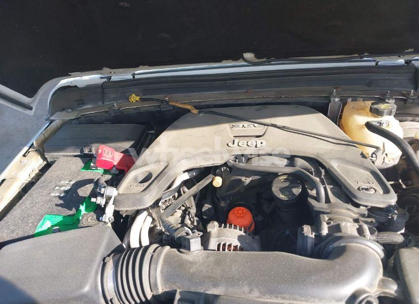 Photo 10 of 2018 Jeep Wrangler UNLIMITED SAHARA 4X4 (VIN 1C4HJXEG9JW227829)