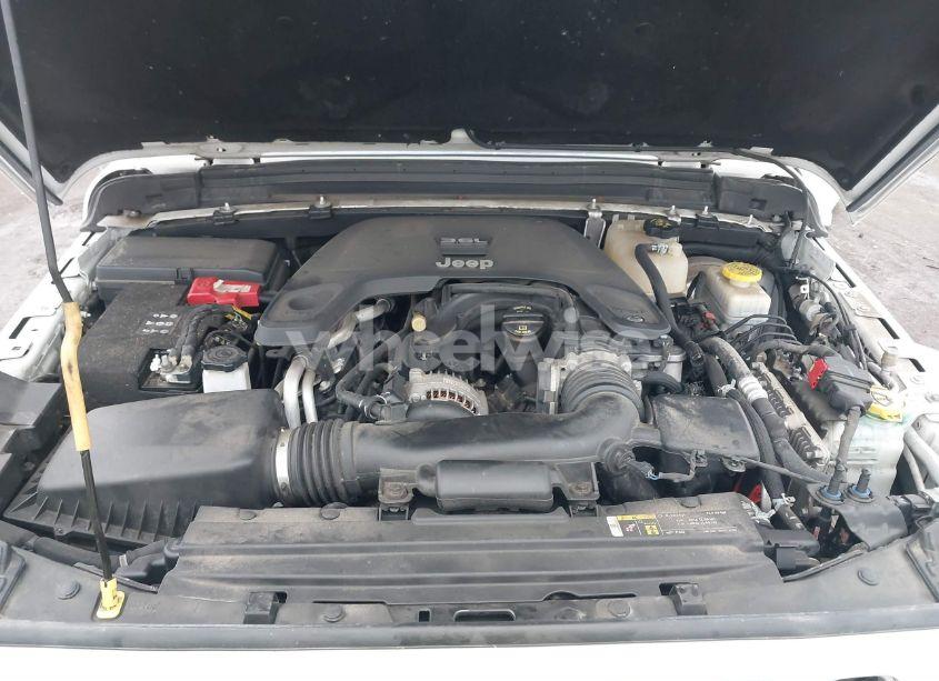 Photo 10 of 2019 Jeep Wrangler UNLIMITED SAHARA (VIN 1C4HJXEGXKW589329)