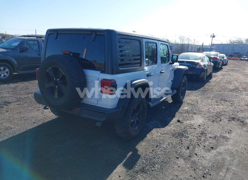 Photo 4 of 2020 Jeep Wrangler UNLIMITED SAHARA 4X4 (VIN 1C4HJXEGXLW118444)