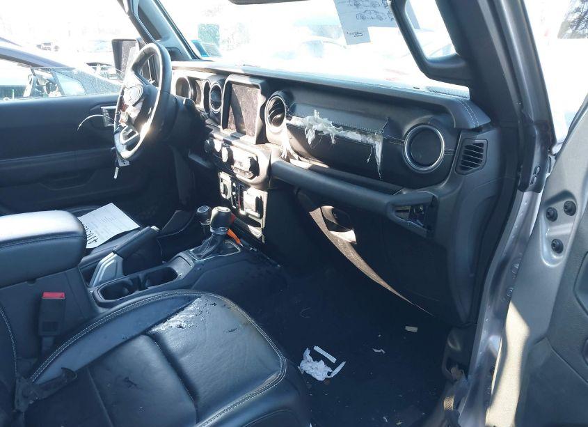 Photo 5 of 2020 Jeep Wrangler UNLIMITED SAHARA 4X4 (VIN 1C4HJXEGXLW193547)