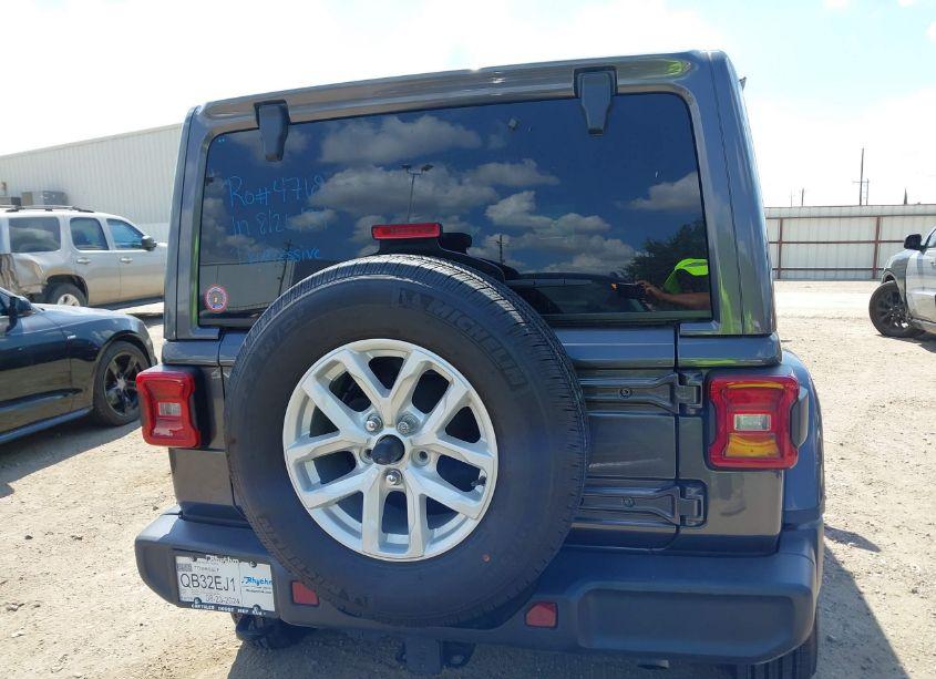 Photo 16 of 2020 Jeep Wrangler UNLIMITED SAHARA ALTITUDE 4X4 (VIN 1C4HJXEM3LW336943)