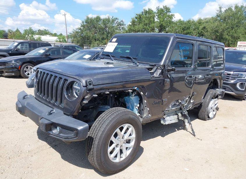 Photo 2 of 2020 Jeep Wrangler UNLIMITED SAHARA ALTITUDE 4X4 (VIN 1C4HJXEM3LW336943)