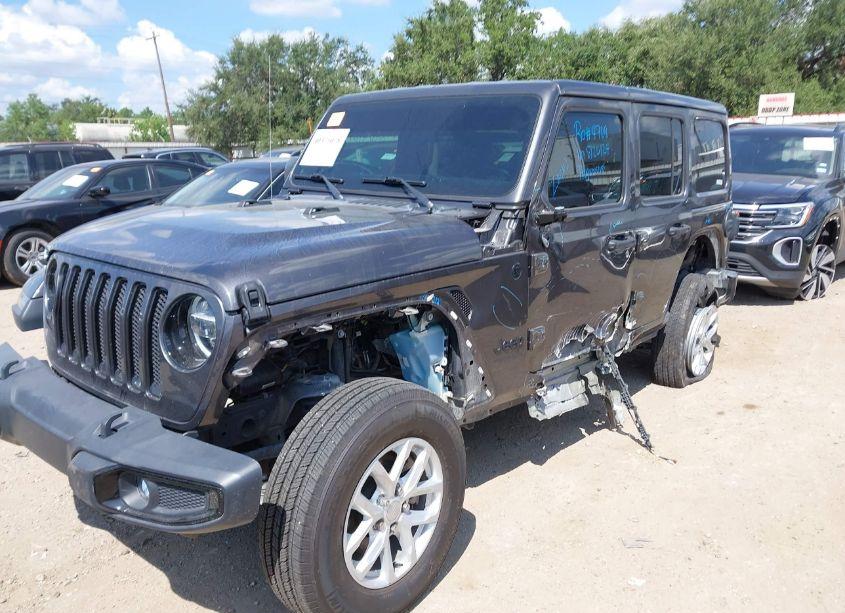 Photo 6 of 2020 Jeep Wrangler UNLIMITED SAHARA ALTITUDE 4X4 (VIN 1C4HJXEM3LW336943)