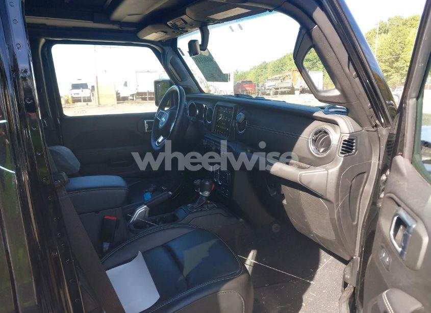 Photo 5 of 2021 Jeep Wrangler UNLIMITED SAHARA 4X4 (VIN 1C4HJXEM9MW669925)