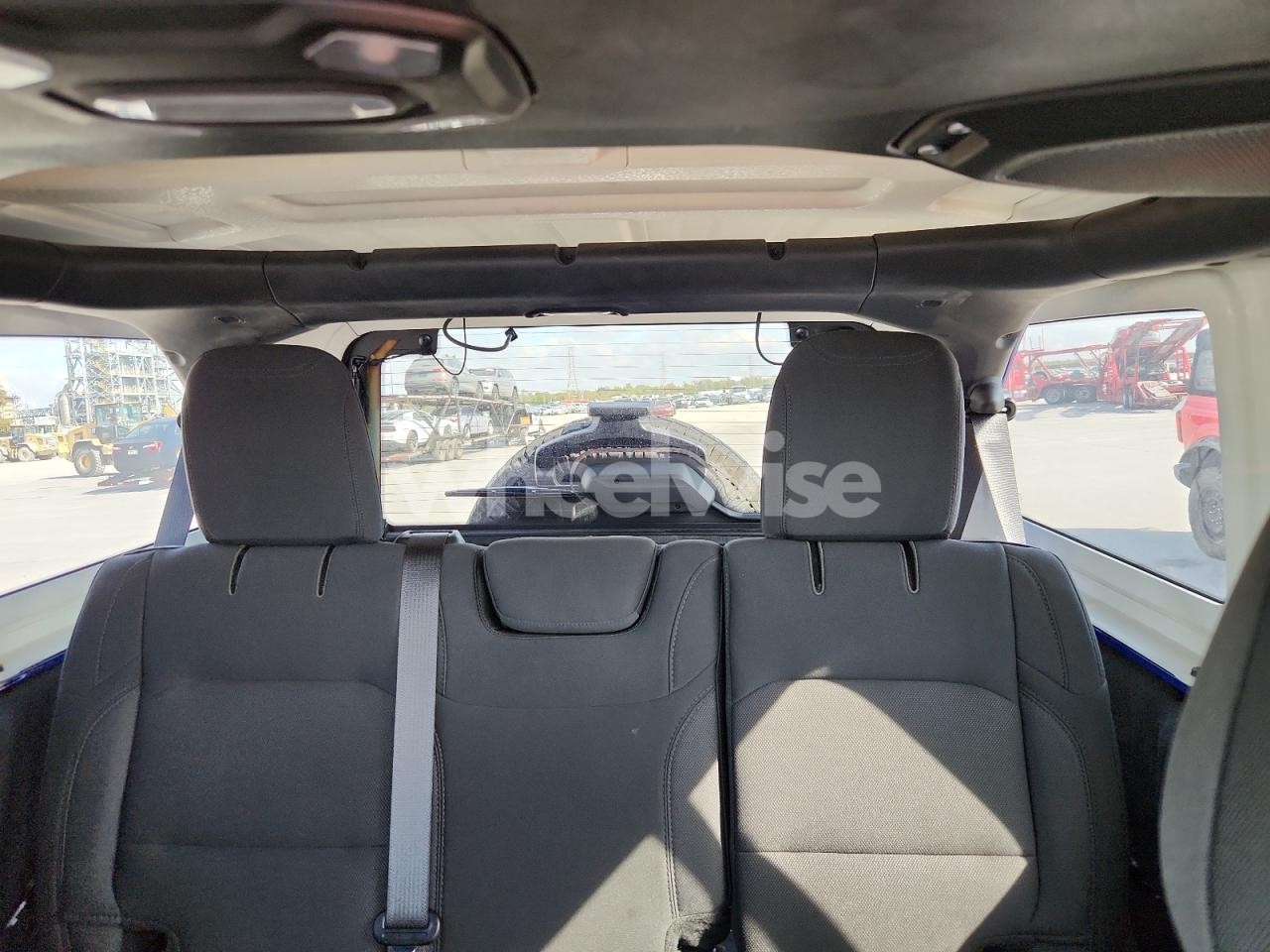 Photo 10 of 2018 JEEP WRANGLER UNLIMITED SAHARA (VIN 1C4HJXEN0JW325078)