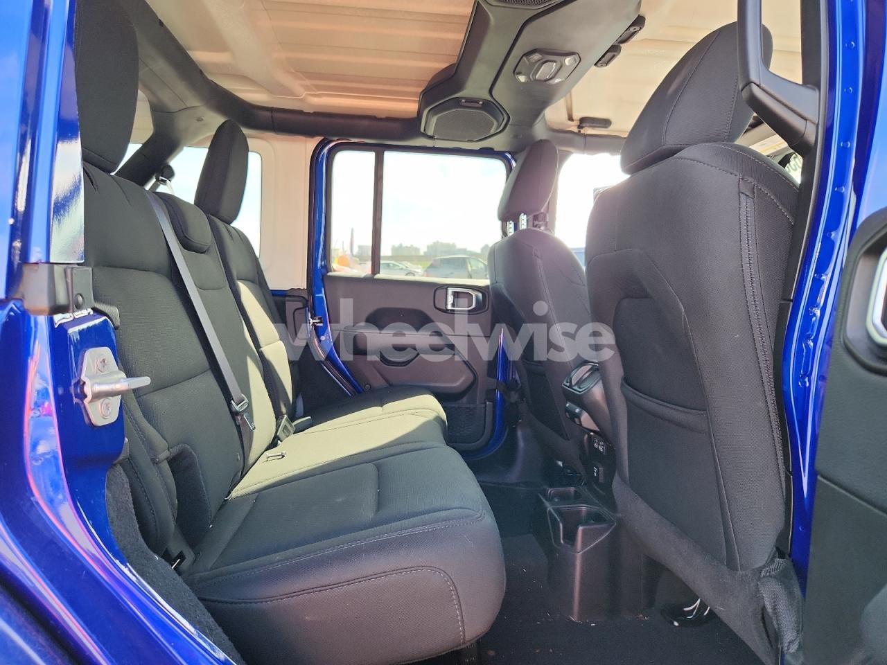 Photo 11 of 2018 JEEP WRANGLER UNLIMITED SAHARA (VIN 1C4HJXEN0JW325078)