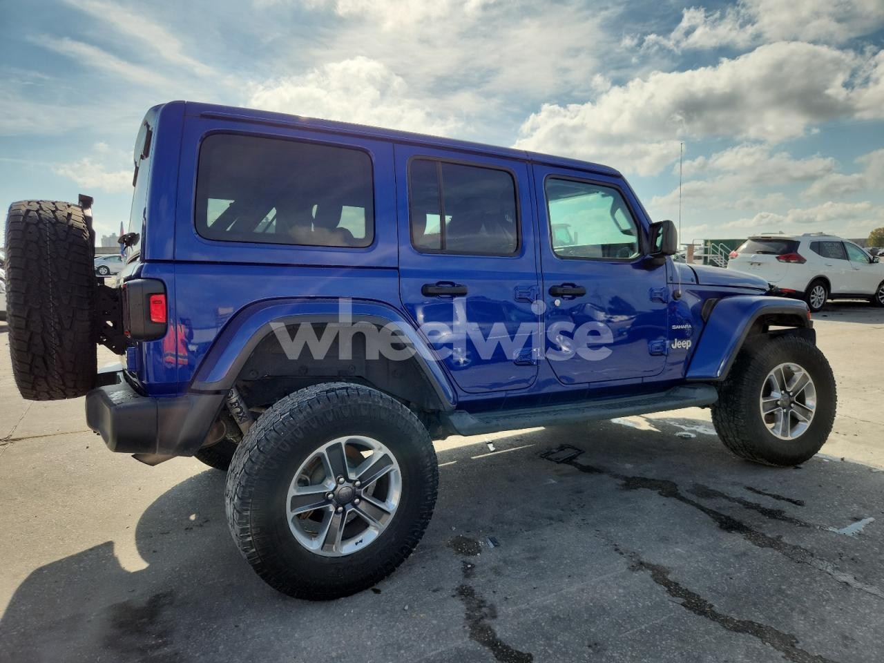 Photo 3 of 2018 JEEP WRANGLER UNLIMITED SAHARA (VIN 1C4HJXEN0JW325078)