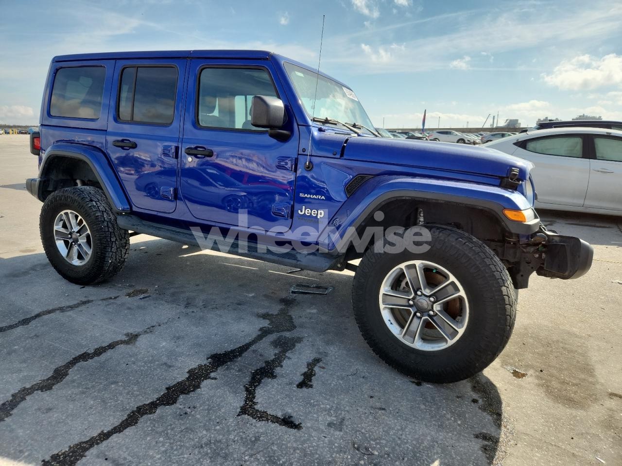 Photo 4 of 2018 JEEP WRANGLER UNLIMITED SAHARA (VIN 1C4HJXEN0JW325078)