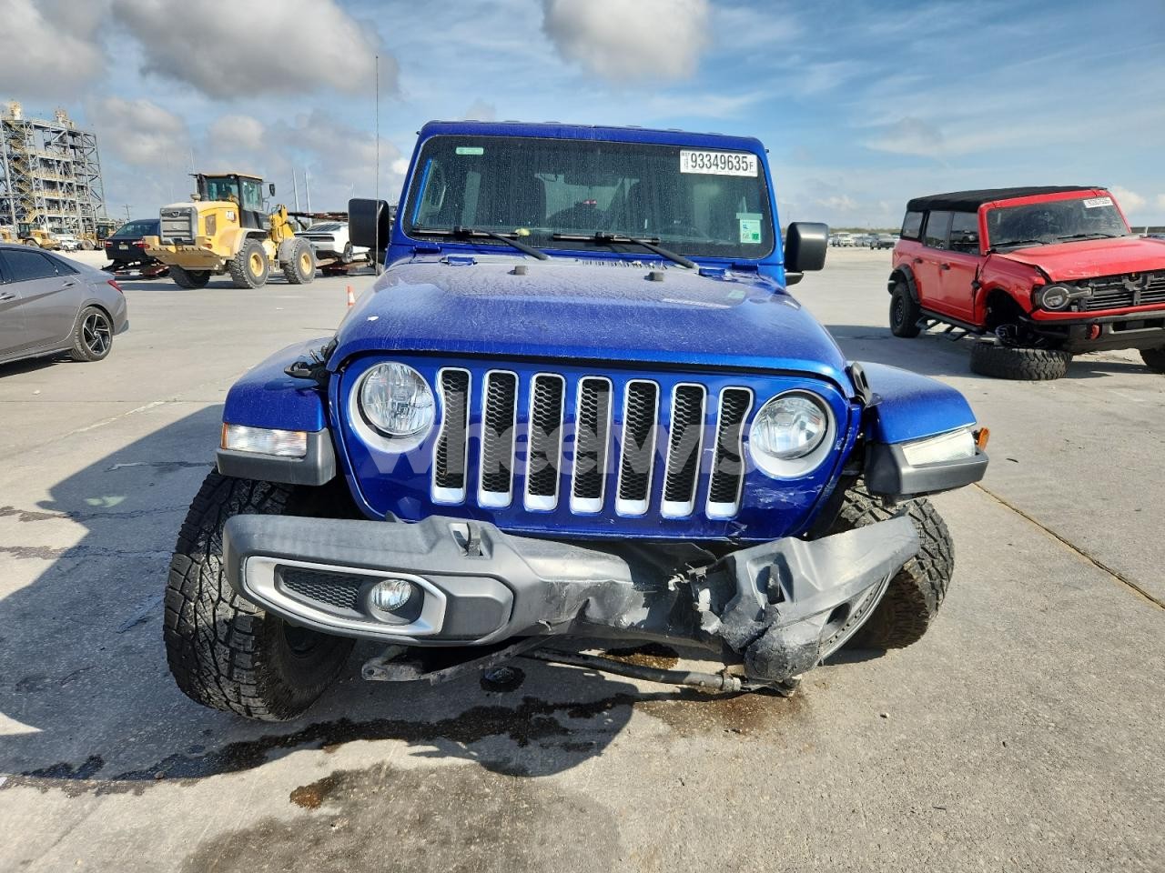 Photo 5 of 2018 JEEP WRANGLER UNLIMITED SAHARA (VIN 1C4HJXEN0JW325078)