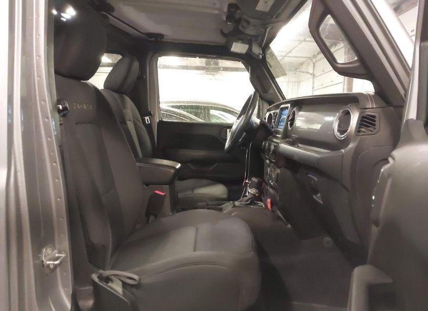 Photo 5 of 2019 Jeep Wrangler UNLIMITED SAHARA 4X4 (VIN 1C4HJXEN0KW527985)