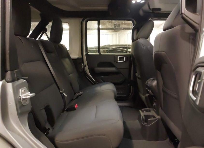 Photo 8 of 2019 Jeep Wrangler UNLIMITED SAHARA 4X4 (VIN 1C4HJXEN0KW527985)