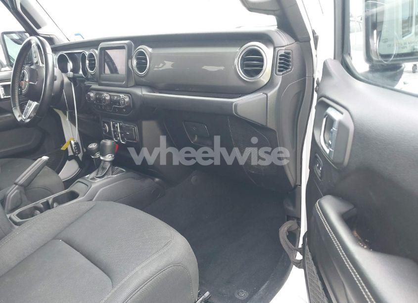 Photo 5 of 2019 Jeep Wrangler UNLIMITED SAHARA 4X4 (VIN 1C4HJXEN0KW623325)