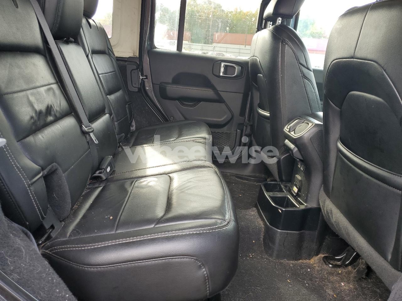 Photo 10 of 2020 JEEP WRANGLER UNLIMITED SAHARA (VIN 1C4HJXEN0LW203954)