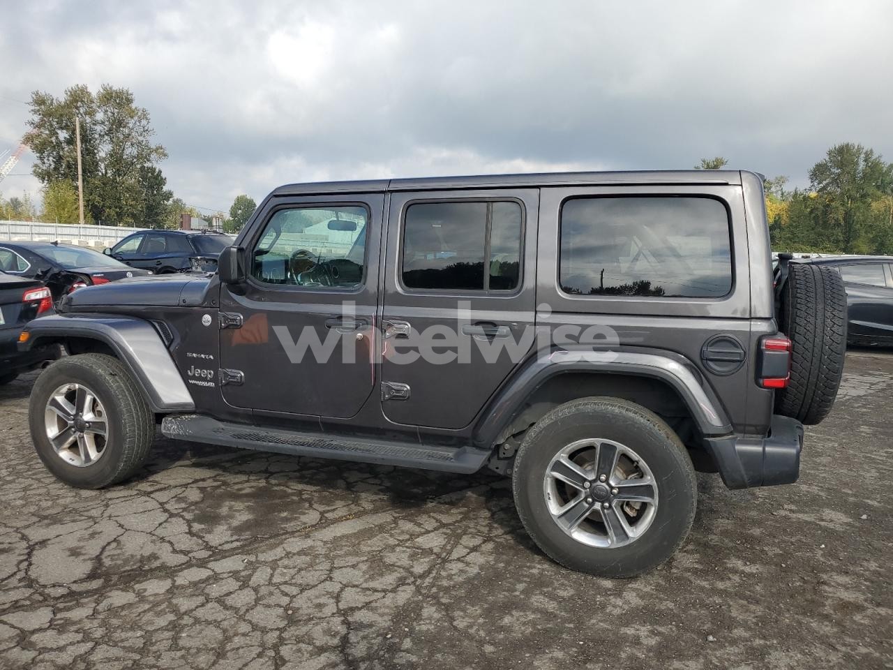 Photo 2 of 2020 JEEP WRANGLER UNLIMITED SAHARA (VIN 1C4HJXEN0LW203954)