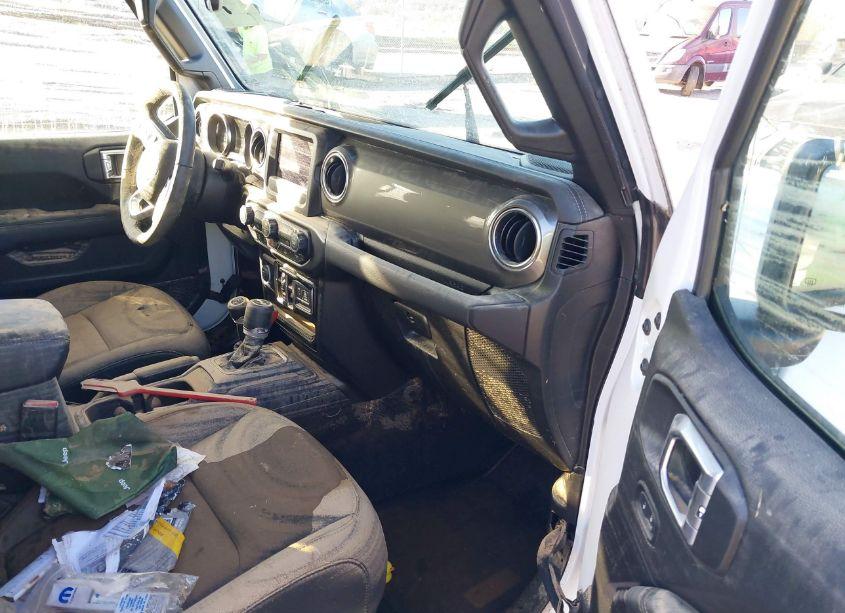 Photo 5 of 2021 Jeep Wrangler UNLIMITED SAHARA 4X4 (VIN 1C4HJXEN0MW815489)