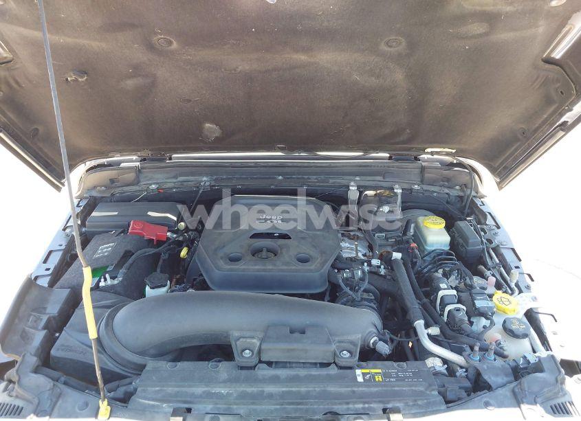 Photo 10 of 2018 Jeep Wrangler UNLIMITED SAHARA 4X4 (VIN 1C4HJXEN1JW236779)