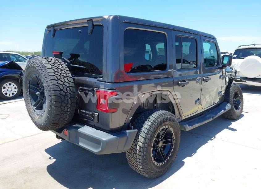 Photo 4 of 2018 Jeep Wrangler UNLIMITED SAHARA 4X4 (VIN 1C4HJXEN1JW236779)