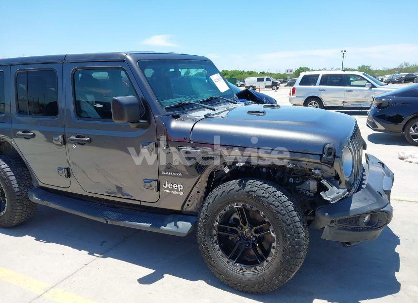 Photo 6 of 2018 Jeep Wrangler UNLIMITED SAHARA 4X4 (VIN 1C4HJXEN1JW236779)