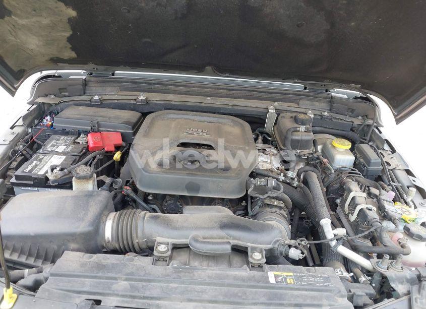 Photo 10 of 2018 Jeep Wrangler UNLIMITED SAHARA 4X4 (VIN 1C4HJXEN1JW320942)