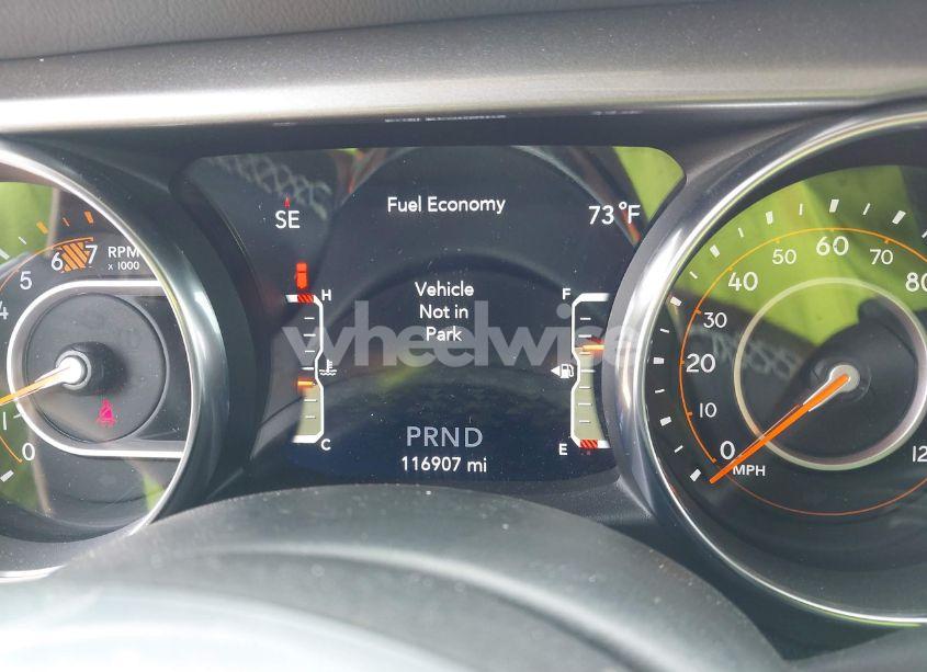 Photo 15 of 2018 Jeep Wrangler UNLIMITED SAHARA 4X4 (VIN 1C4HJXEN1JW320942)