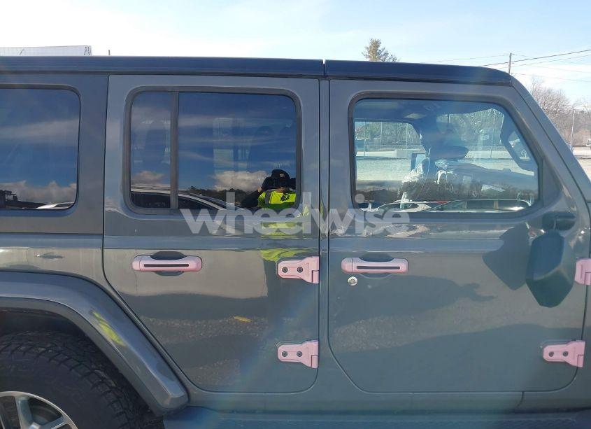 Photo 13 of 2019 Jeep Wrangler UNLIMITED SAHARA 4X4 (VIN 1C4HJXEN1KW524321)