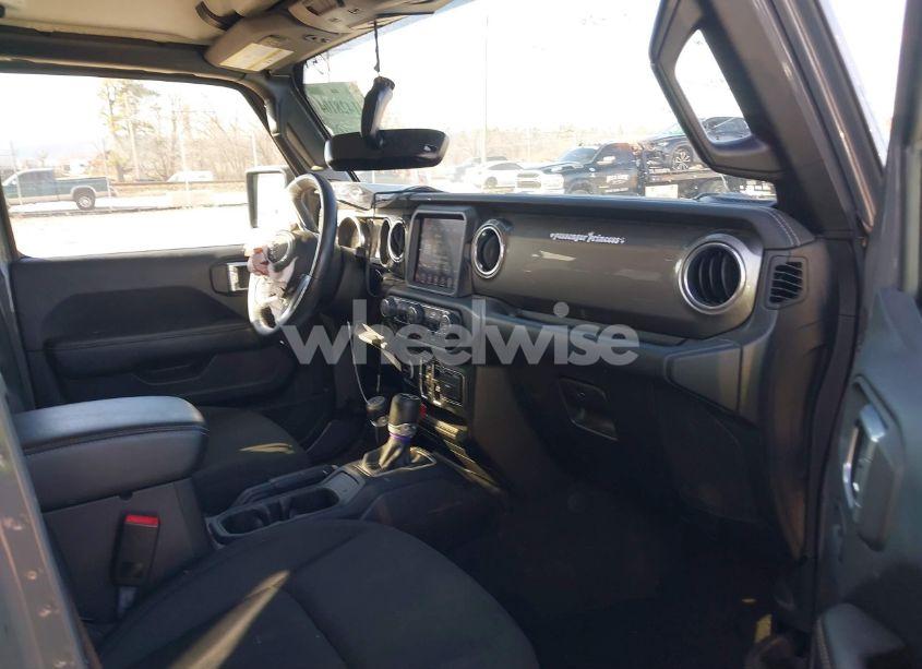 Photo 5 of 2019 Jeep Wrangler UNLIMITED SAHARA 4X4 (VIN 1C4HJXEN1KW524321)