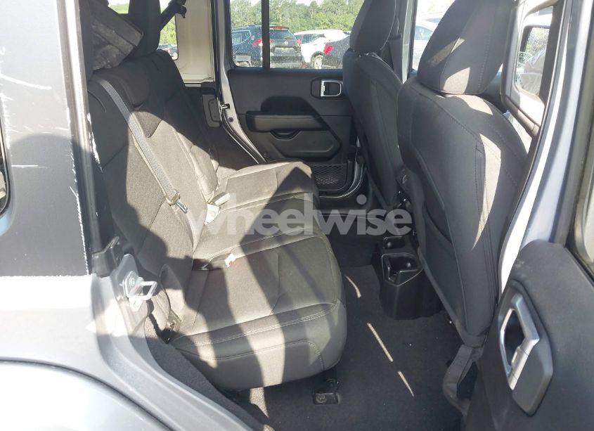 Photo 8 of 2020 Jeep Wrangler UNLIMITED SAHARA 4X4 (VIN 1C4HJXEN1LW204563)