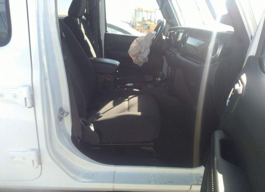 Photo 5 of 2018 Jeep Wrangler UNLIMITED SAHARA 4X4 (VIN 1C4HJXEN2JW295808)