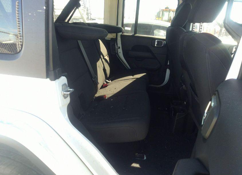 Photo 8 of 2018 Jeep Wrangler UNLIMITED SAHARA 4X4 (VIN 1C4HJXEN2JW295808)