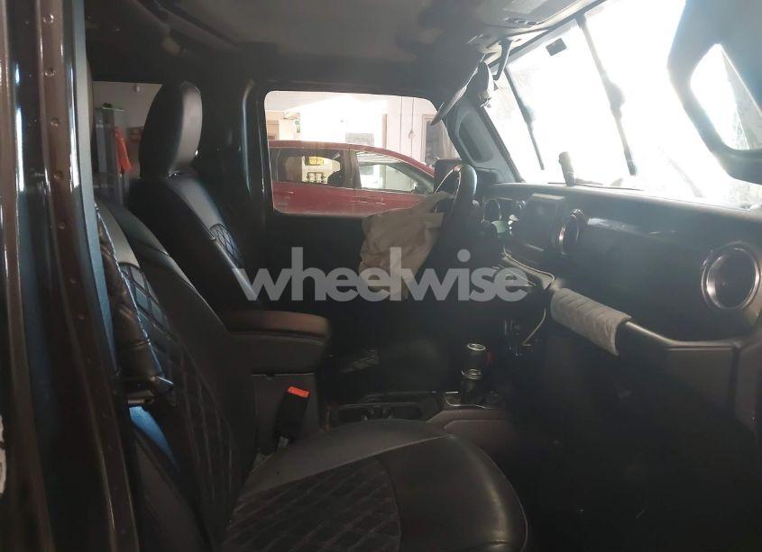 Photo 5 of 2019 Jeep Wrangler UNLIMITED SAHARA 4X4 (VIN 1C4HJXEN2KW594605)