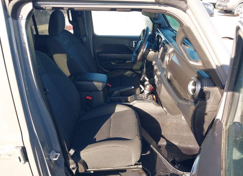 Photo 5 of 2019 Jeep Wrangler UNLIMITED SAHARA 4X4 (VIN 1C4HJXEN2KW615789)