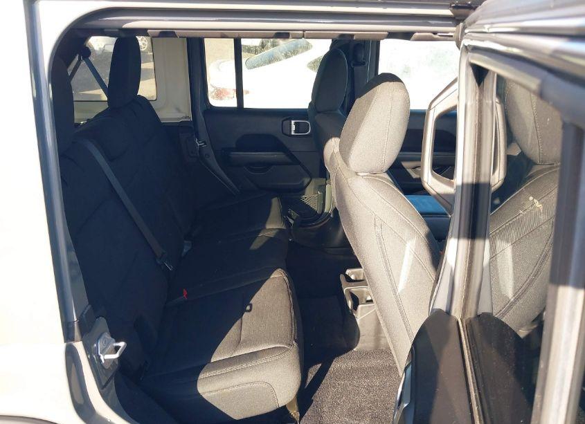 Photo 8 of 2019 Jeep Wrangler UNLIMITED SAHARA 4X4 (VIN 1C4HJXEN2KW615789)