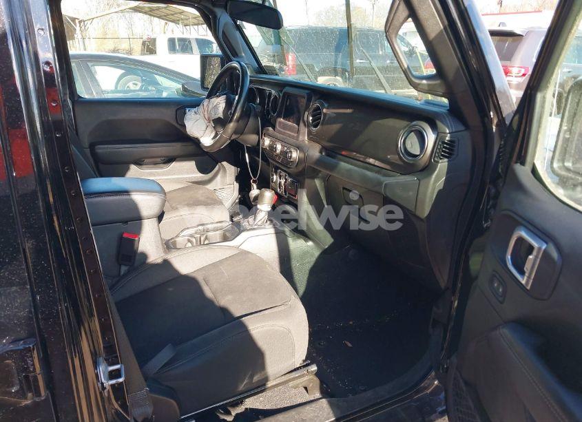 Photo 5 of 2020 Jeep Wrangler UNLIMITED SAHARA 4X4 (VIN 1C4HJXEN2LW221842)