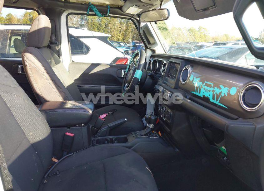 Photo 5 of 2020 Jeep Wrangler UNLIMITED SAHARA 4X4 (VIN 1C4HJXEN2LW267929)