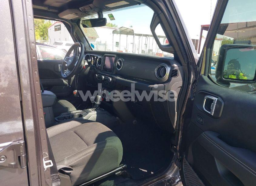 Photo 5 of 2022 Jeep Wrangler UNLIMITED SAHARA 4X4 (VIN 1C4HJXEN2NW194502)