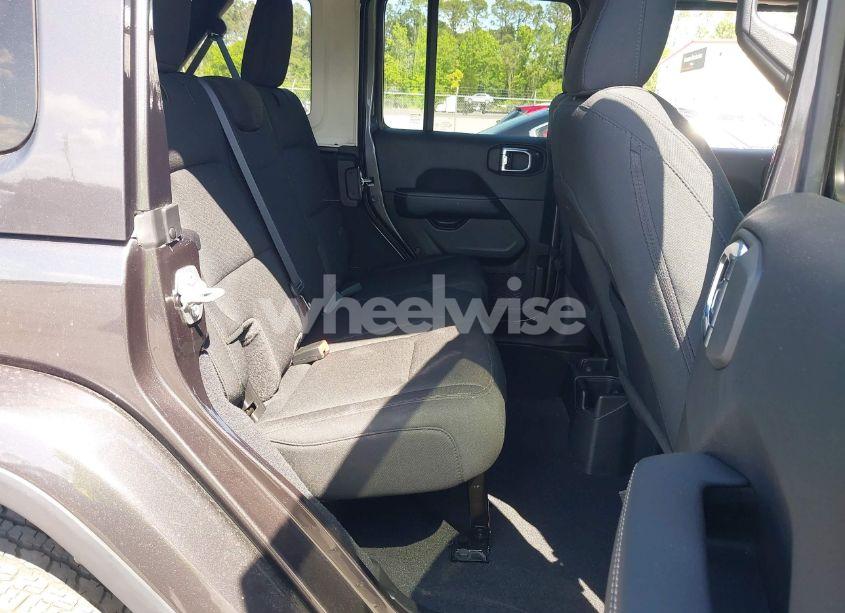 Photo 8 of 2022 Jeep Wrangler UNLIMITED SAHARA 4X4 (VIN 1C4HJXEN2NW194502)