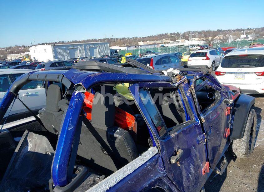 Photo 6 of 2018 Jeep Wrangler UNLIMITED SAHARA (VIN 1C4HJXEN3JW230594)