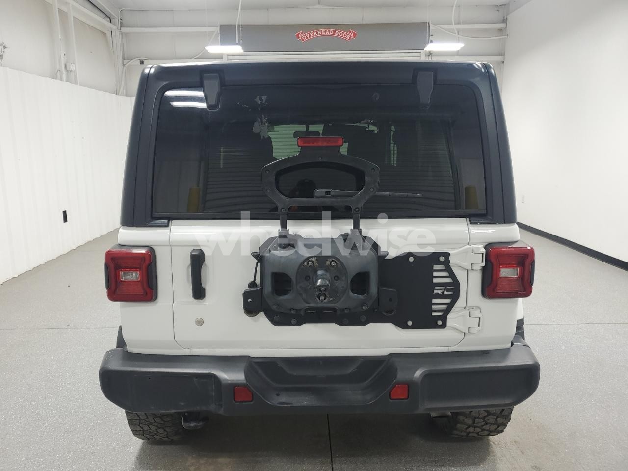 Photo 6 of 2019 JEEP WRANGLER UNLIMITED SAHARA (VIN 1C4HJXEN3KW527950)