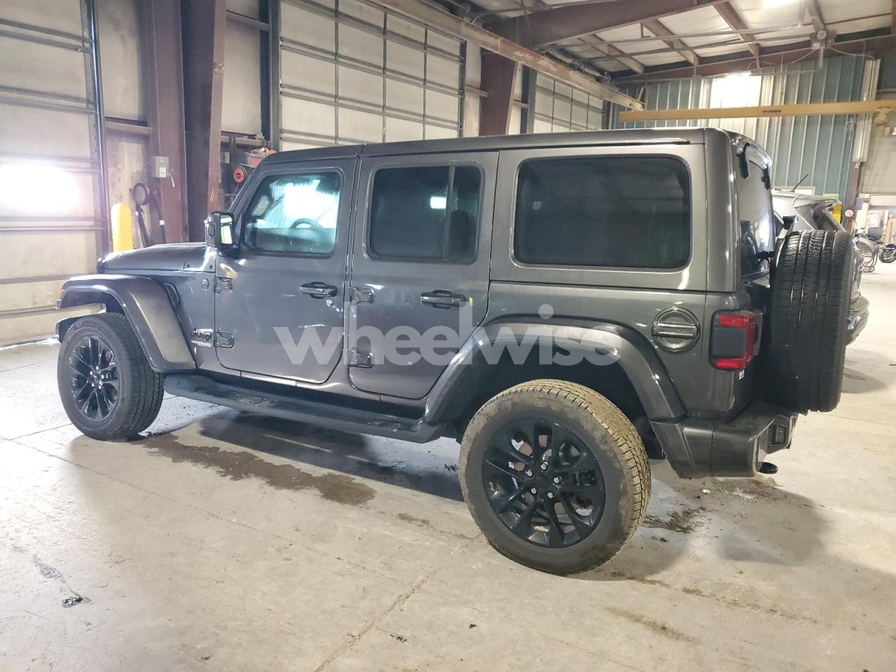Photo 2 of 2020 JEEP WRANGLER UNLIMITED SAHARA (VIN 1C4HJXEN3LW344016)
