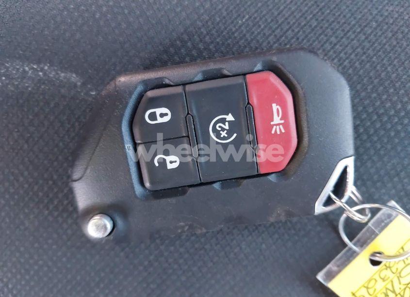 Photo 11 of 2018 Jeep Wrangler UNLIMITED SAHARA 4X4 (VIN 1C4HJXEN4JW173435)