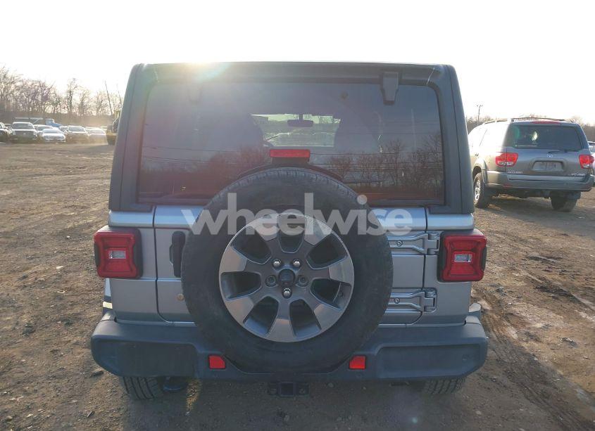 Photo 16 of 2018 Jeep Wrangler UNLIMITED SAHARA 4X4 (VIN 1C4HJXEN4JW173435)