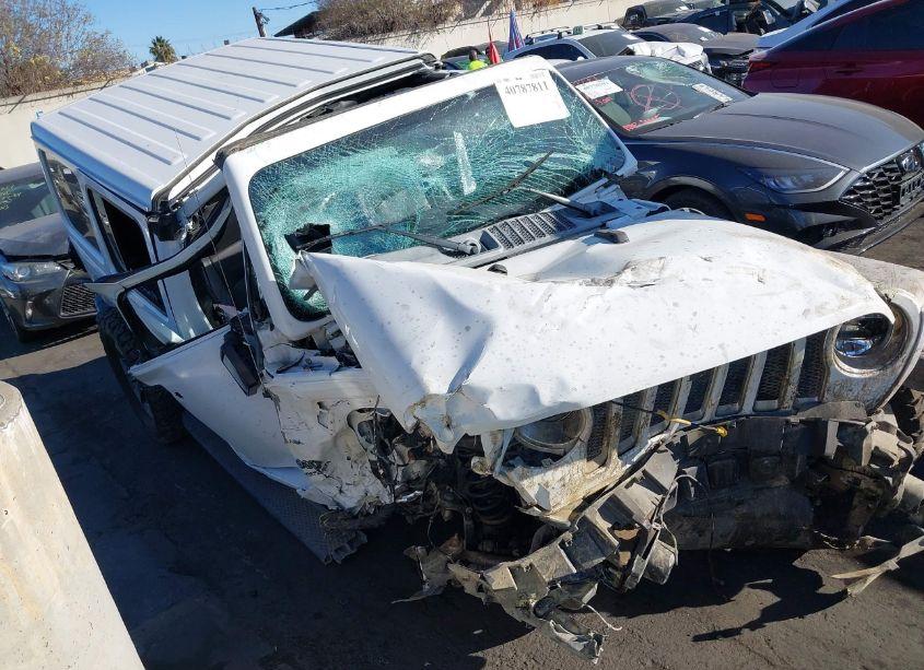 2019 Jeep Wrangler UNLIMITED SAHARA 4X4 (VIN 1C4HJXEN4KW526077) main photo