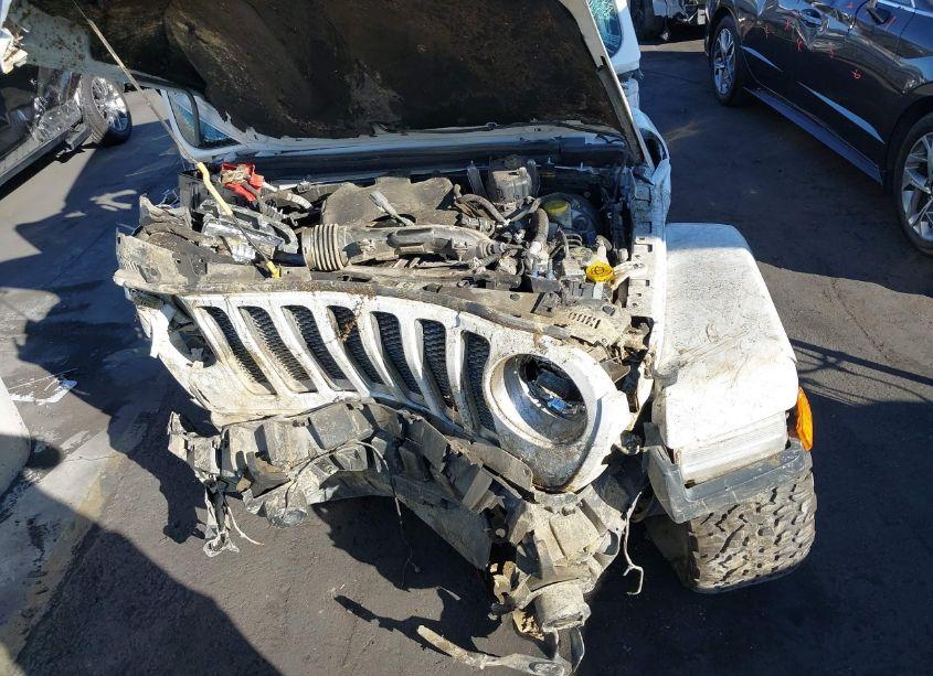 Photo 13 of 2019 Jeep Wrangler UNLIMITED SAHARA 4X4 (VIN 1C4HJXEN4KW526077)