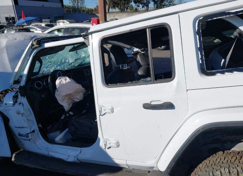 Photo 15 of 2019 Jeep Wrangler UNLIMITED SAHARA 4X4 (VIN 1C4HJXEN4KW526077)