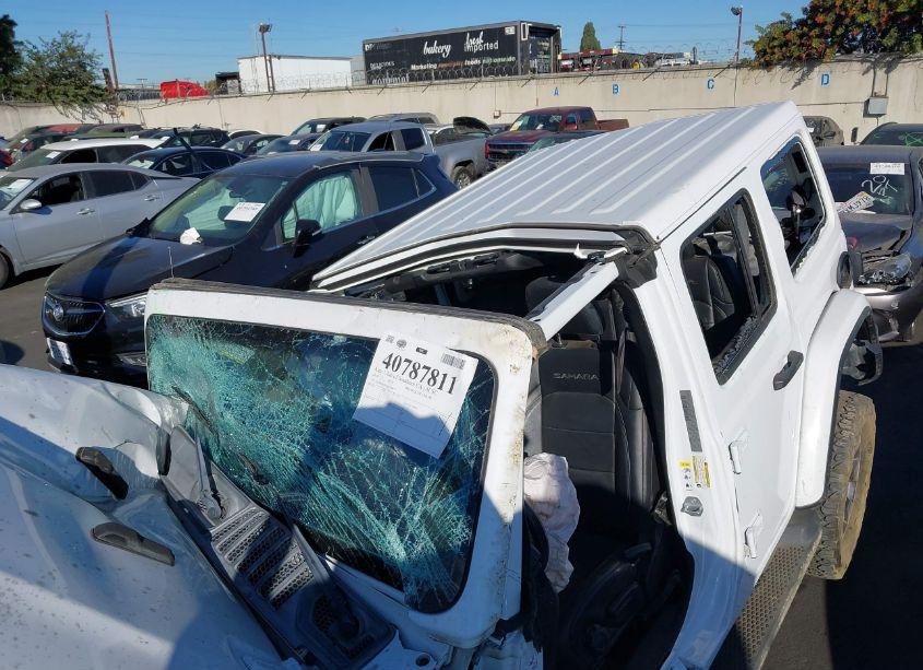 Photo 18 of 2019 Jeep Wrangler UNLIMITED SAHARA 4X4 (VIN 1C4HJXEN4KW526077)