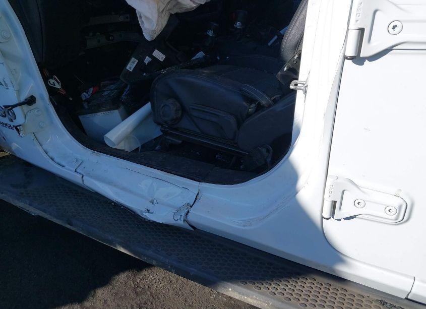 Photo 20 of 2019 Jeep Wrangler UNLIMITED SAHARA 4X4 (VIN 1C4HJXEN4KW526077)