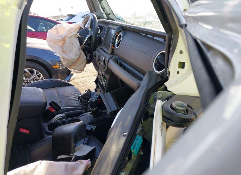 Photo 5 of 2019 Jeep Wrangler UNLIMITED SAHARA 4X4 (VIN 1C4HJXEN4KW526077)