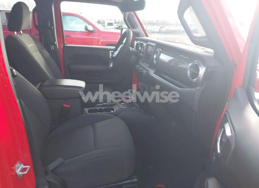 Photo 5 of 2019 Jeep Wrangler UNLIMITED SAHARA 4X4 (VIN 1C4HJXEN4KW686850)